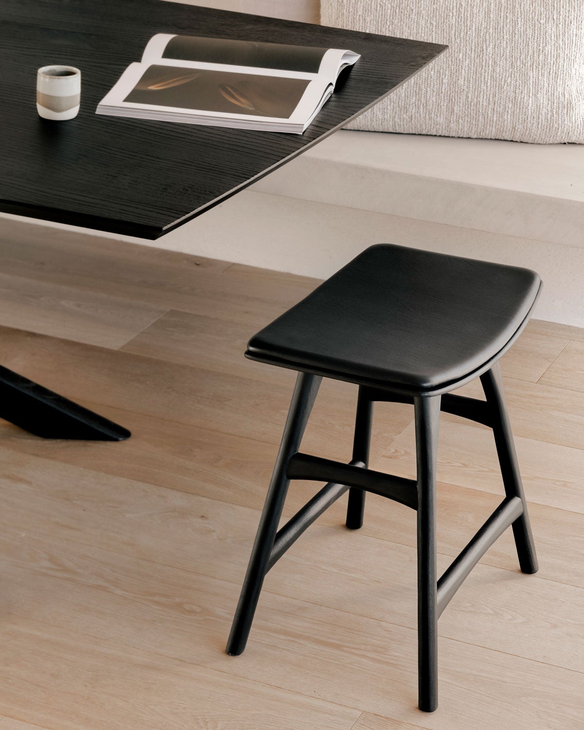Osso-Pall-Svart-Svart-Lader-Miljo