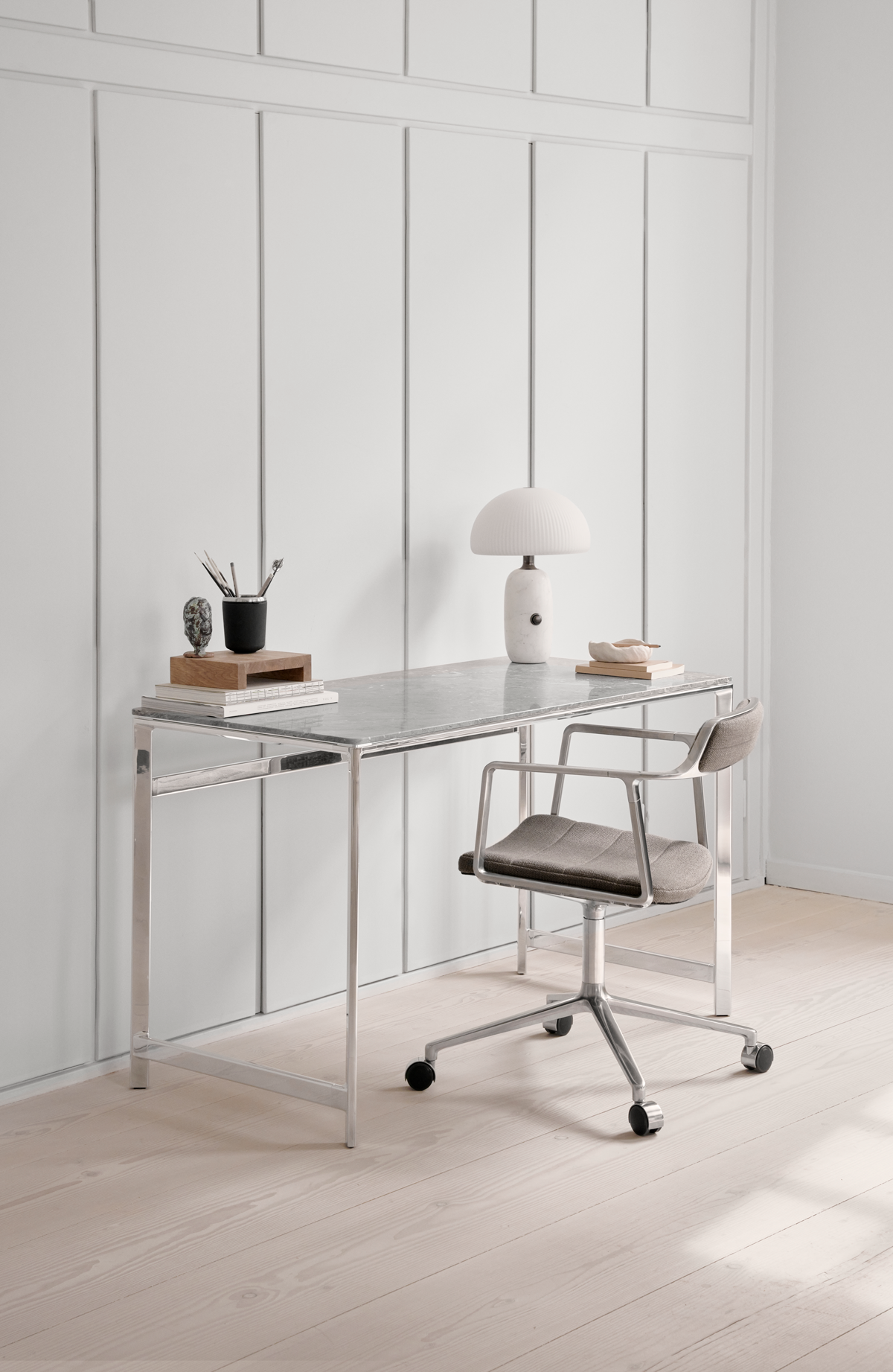 vipp-430-studio-desk-ocean-grey-011.png vipp-430-studio-desk-ocean-grey-011