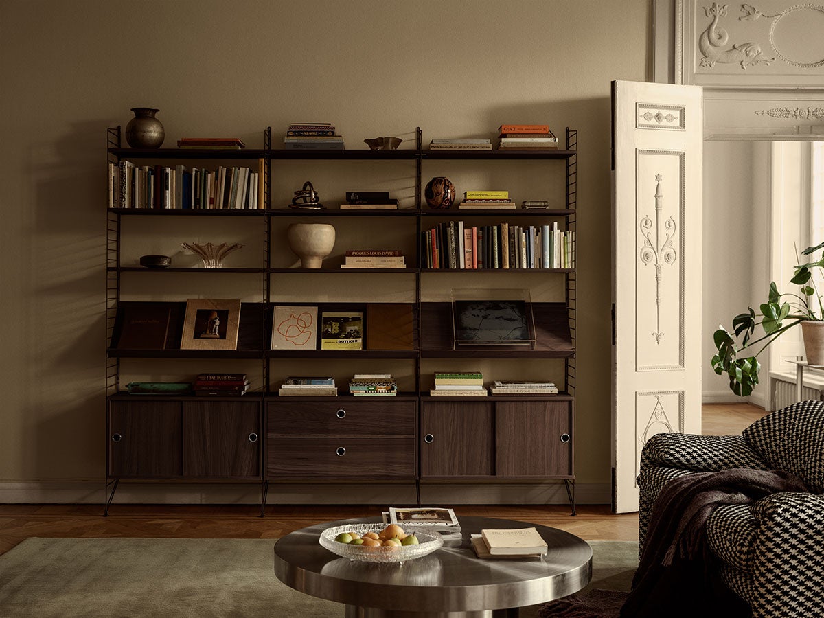 String-System-Dark-Brown-Dark-Oak-Lifestyle-1