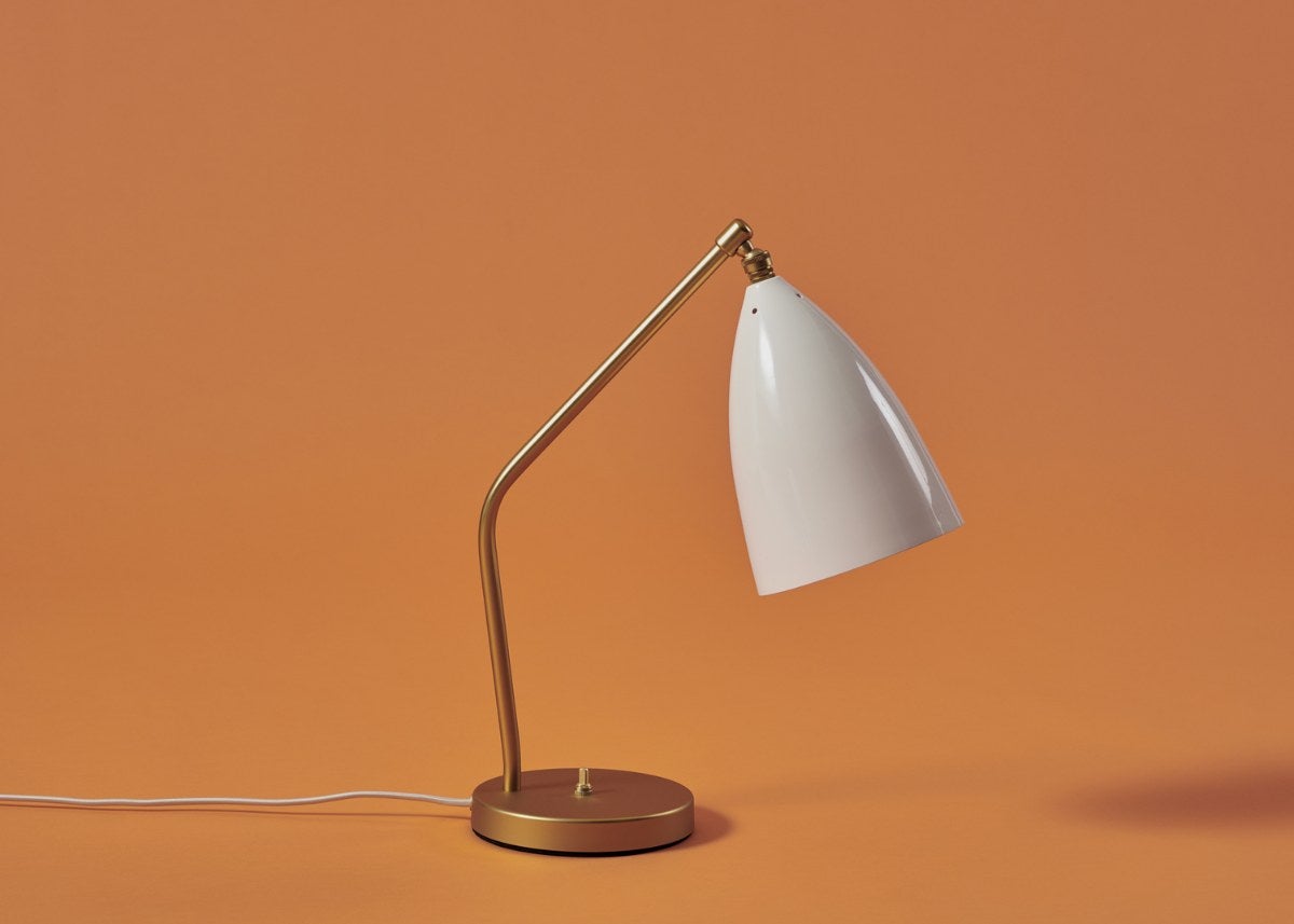 Gubi-Grashoppa-Bordslampa-Alabastervit-miljo-266205676662191