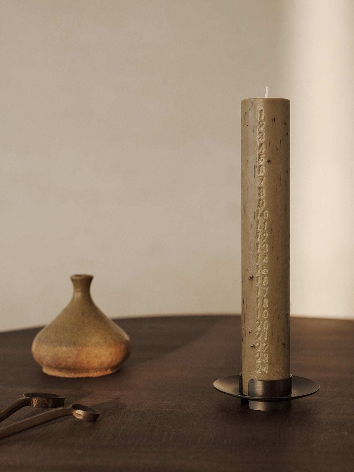 Ferm-Living-Mura-Candles-Advent-Candle-Ash-Brown-miljo