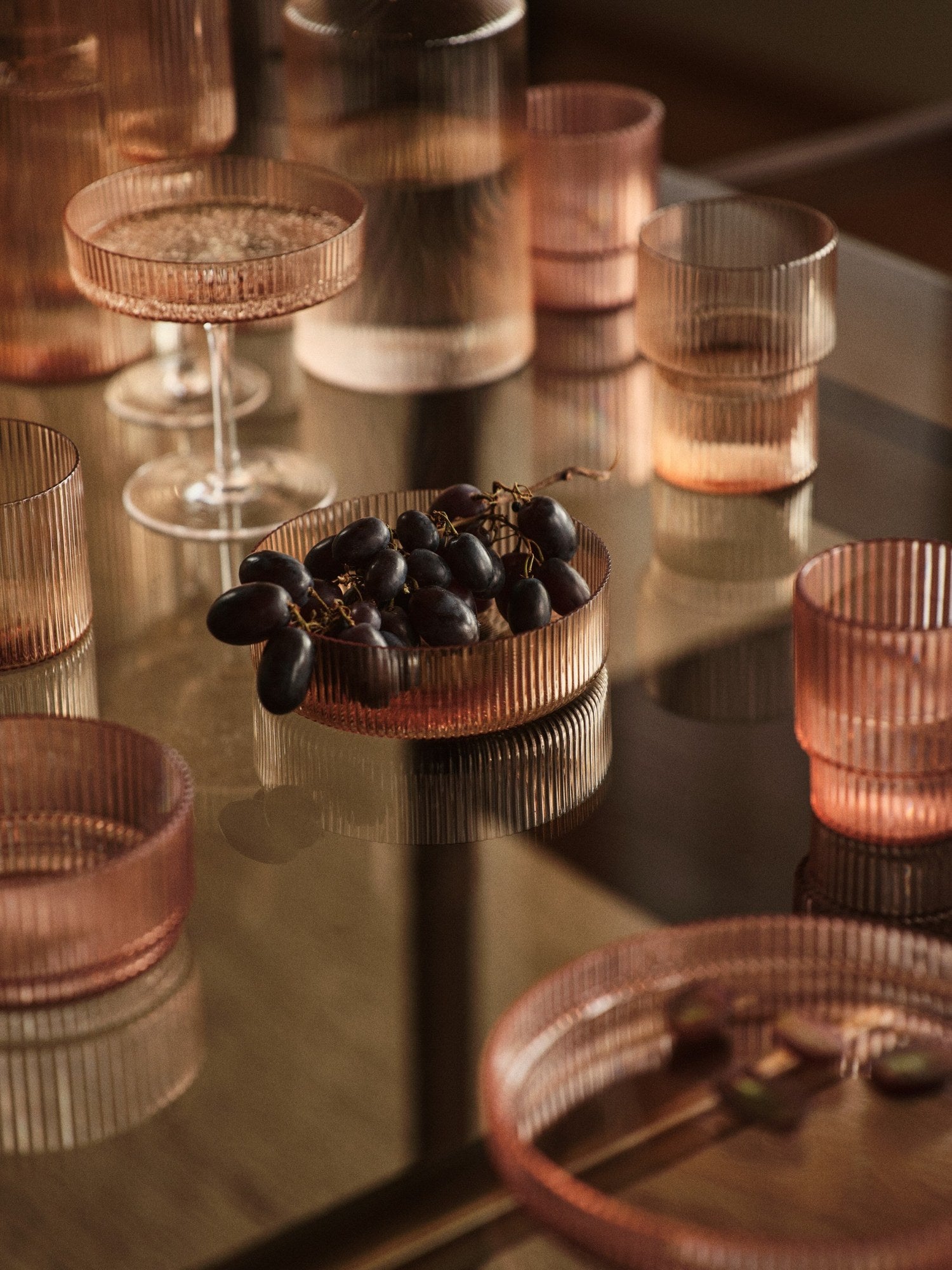 Ferm-Living-Ripple-Serving-Bowls-Set-of-4-Blush-miljo-1