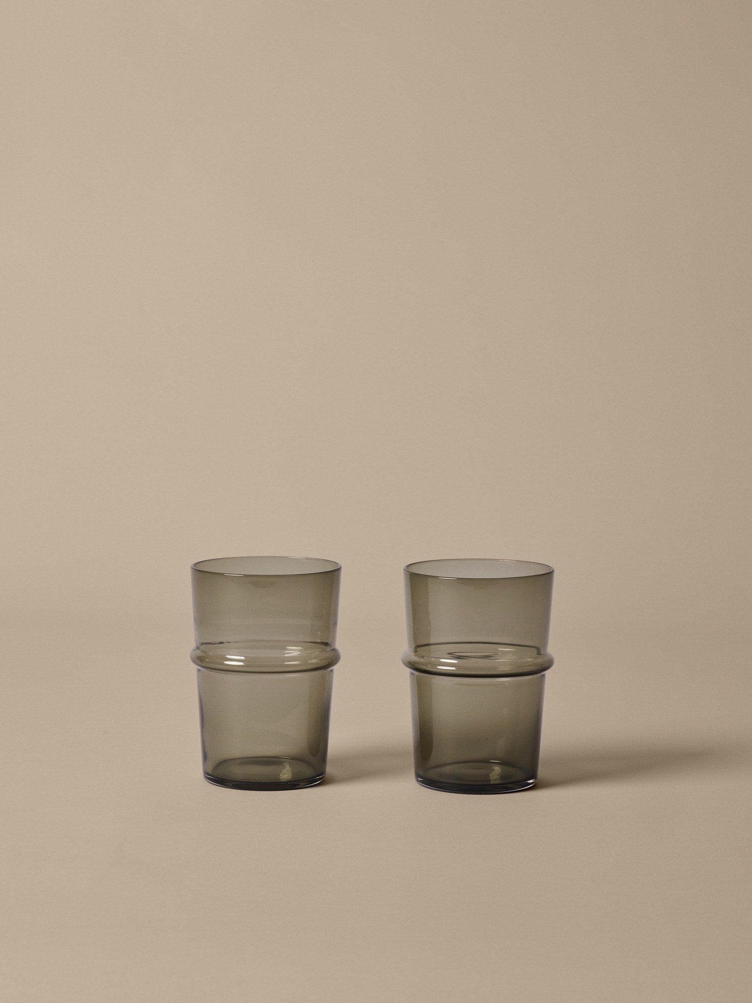 Ferm-Living-Boya-Tall-Glasses-Set-of-2-Smoked-Grey-2031-miljo-1