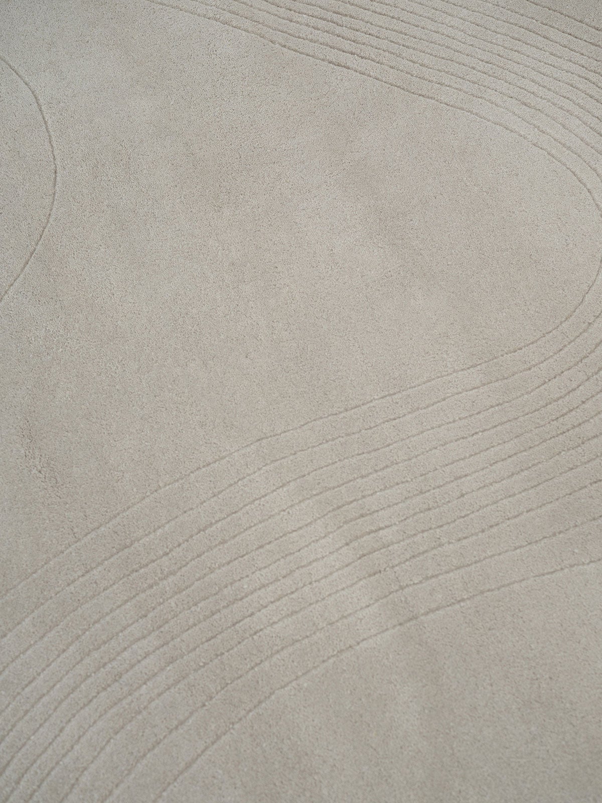 Linie-Design-Fluid-Arc-Rug-Chalk-Detail